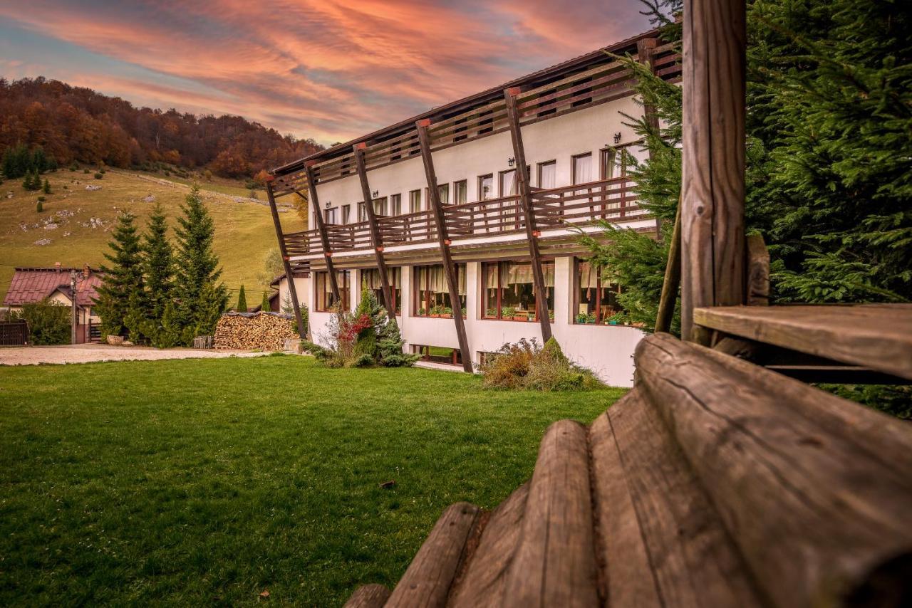 Casa Muntelui Hotel Fundata Eksteriør billede